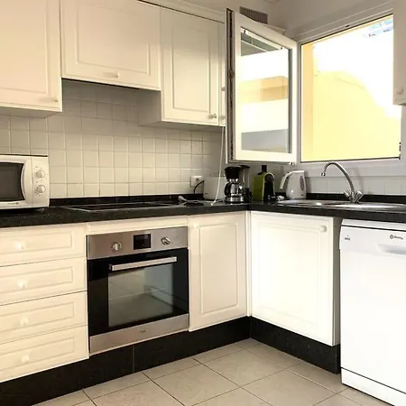 Apartment Schoene Mit Meer- Und Bergblick *