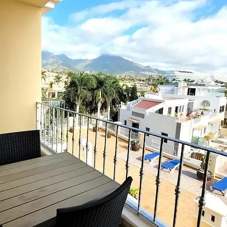 Schoene Mit Meer- Und Bergblick Apartment