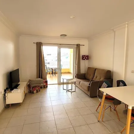 Schoene Mit Meer- Und Bergblick Apartment